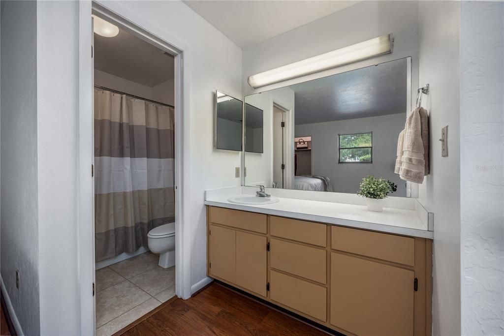 Active With Contract: $225,000 (2 beds, 2 baths, 1165 Square Feet)