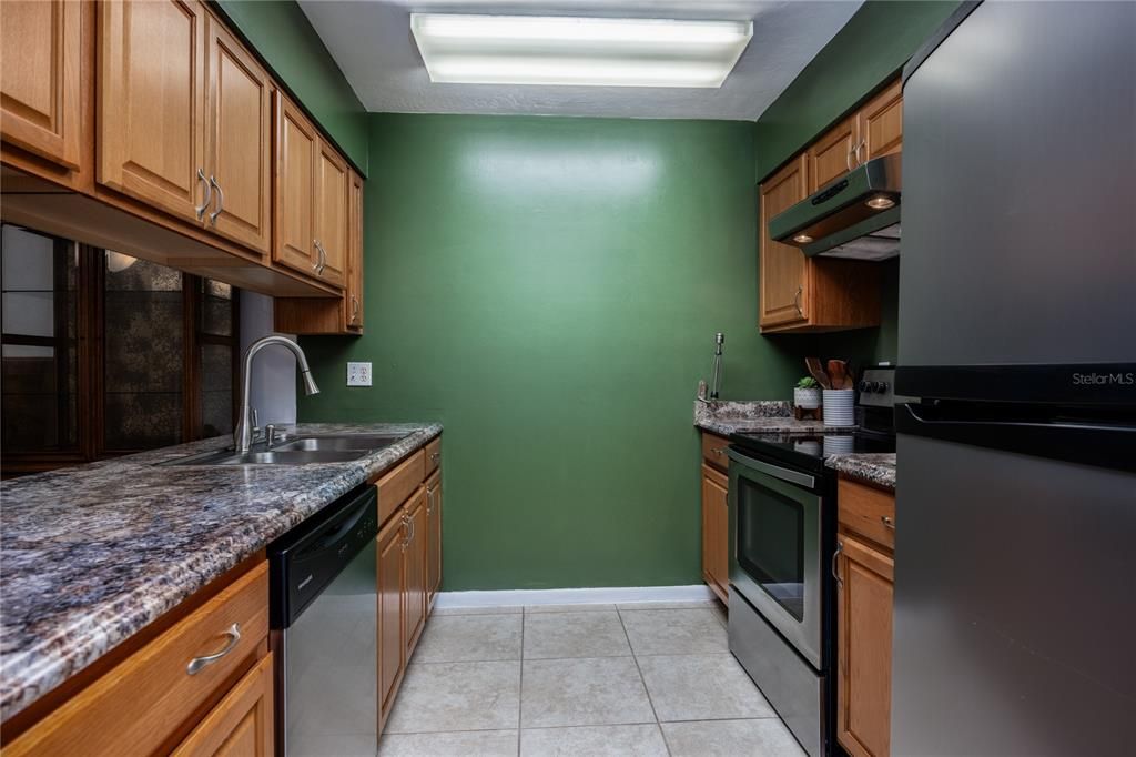 Active With Contract: $225,000 (2 beds, 2 baths, 1165 Square Feet)