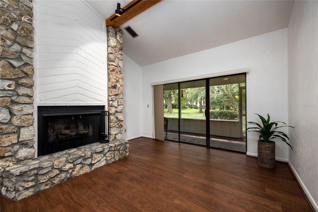 Active With Contract: $225,000 (2 beds, 2 baths, 1165 Square Feet)