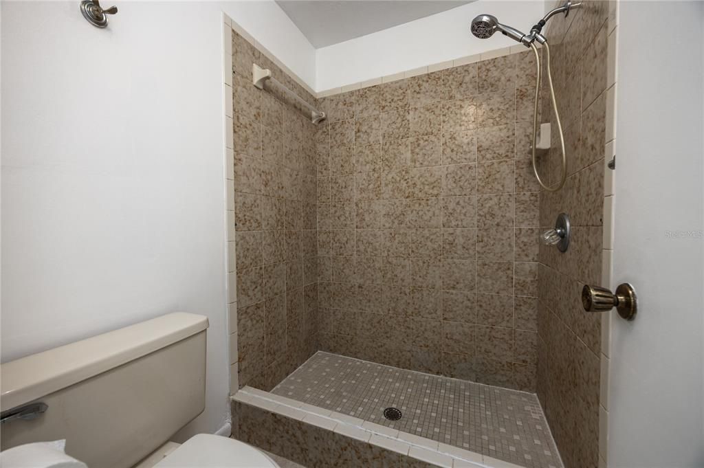 Active With Contract: $225,000 (2 beds, 2 baths, 1165 Square Feet)