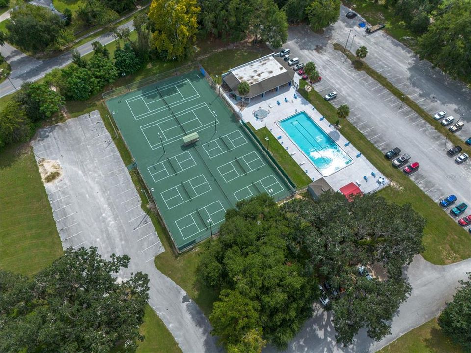 Active With Contract: $225,000 (2 beds, 2 baths, 1165 Square Feet)