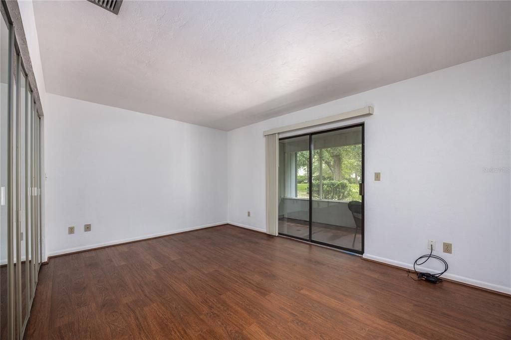Active With Contract: $225,000 (2 beds, 2 baths, 1165 Square Feet)