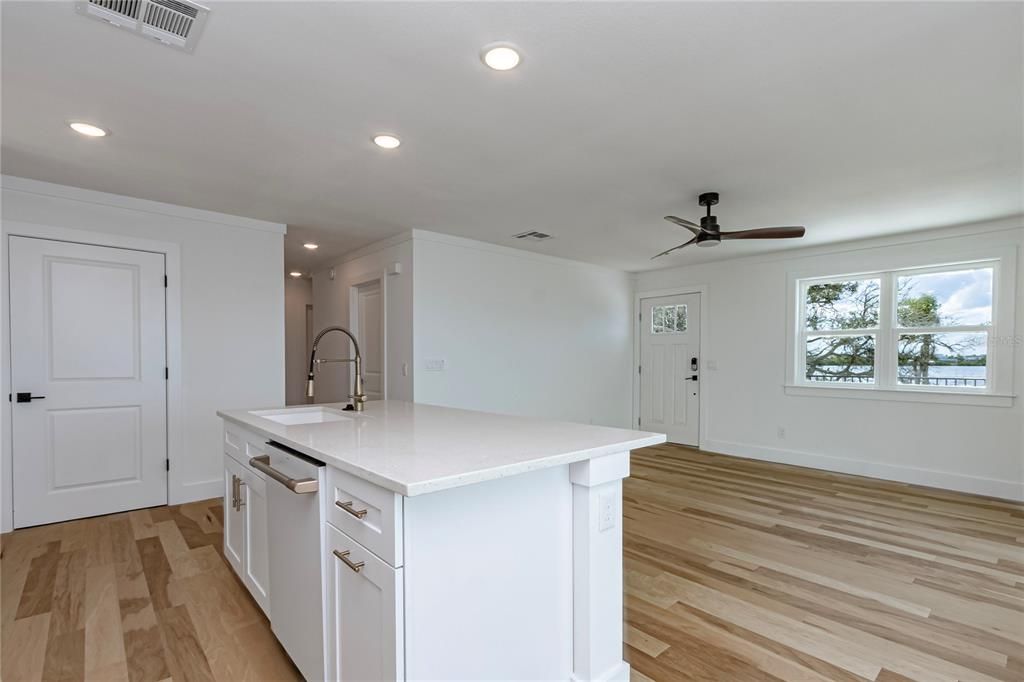 Activo con contrato: $725,000 (3 camas, 1 baños, 912 Pies cuadrados)