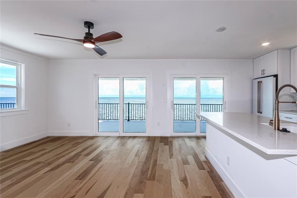 Activo con contrato: $725,000 (3 camas, 1 baños, 912 Pies cuadrados)