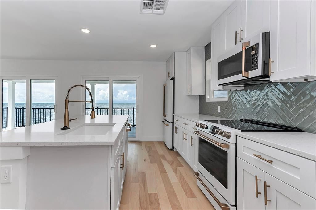 Activo con contrato: $725,000 (3 camas, 1 baños, 912 Pies cuadrados)