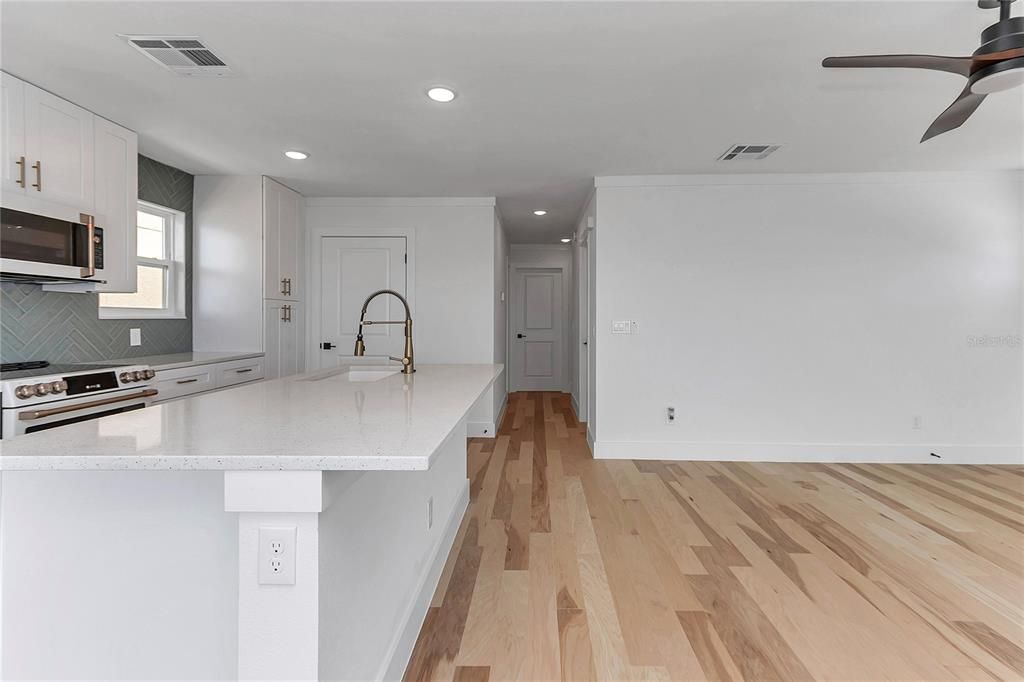 Activo con contrato: $725,000 (3 camas, 1 baños, 912 Pies cuadrados)