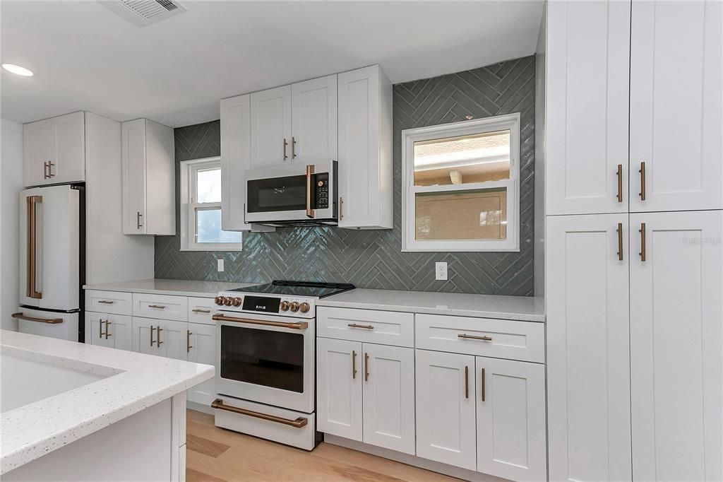 Activo con contrato: $725,000 (3 camas, 1 baños, 912 Pies cuadrados)