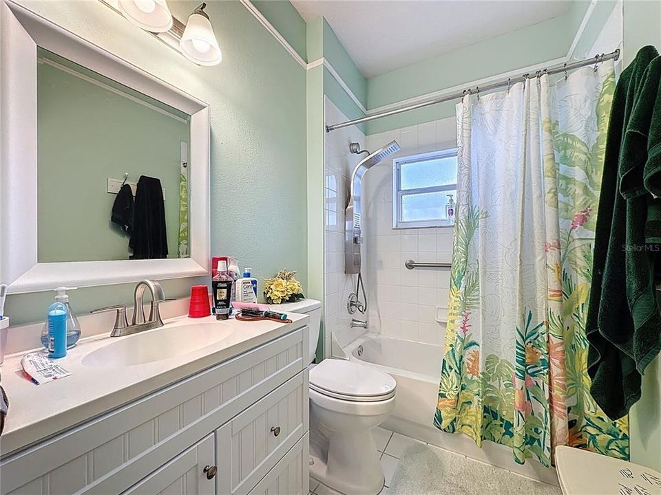 Activo con contrato: $320,000 (3 camas, 2 baños, 1892 Pies cuadrados)