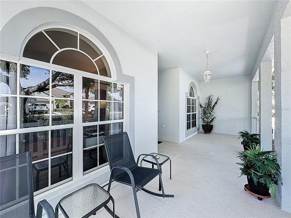 Activo con contrato: $320,000 (3 camas, 2 baños, 1892 Pies cuadrados)