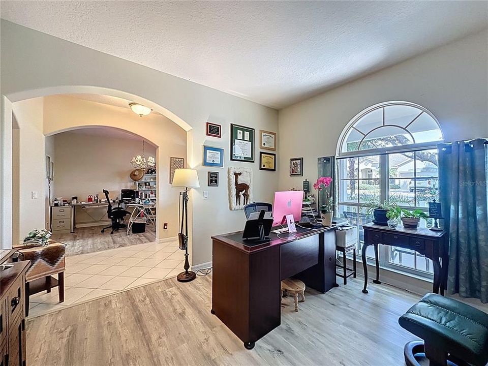 Activo con contrato: $320,000 (3 camas, 2 baños, 1892 Pies cuadrados)