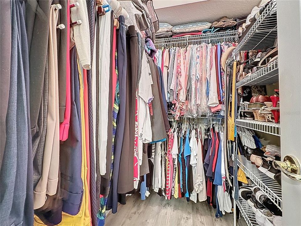 Activo con contrato: $320,000 (3 camas, 2 baños, 1892 Pies cuadrados)