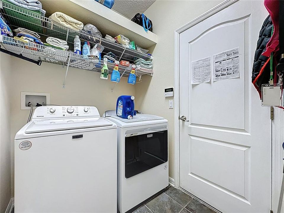 Activo con contrato: $320,000 (3 camas, 2 baños, 1892 Pies cuadrados)