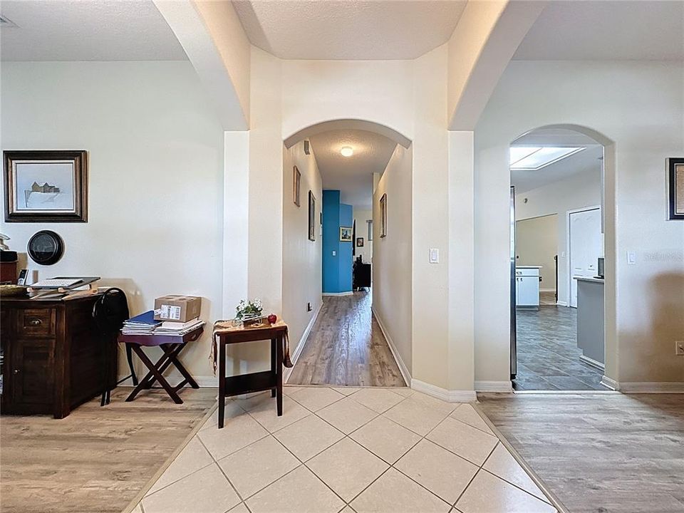 Activo con contrato: $320,000 (3 camas, 2 baños, 1892 Pies cuadrados)