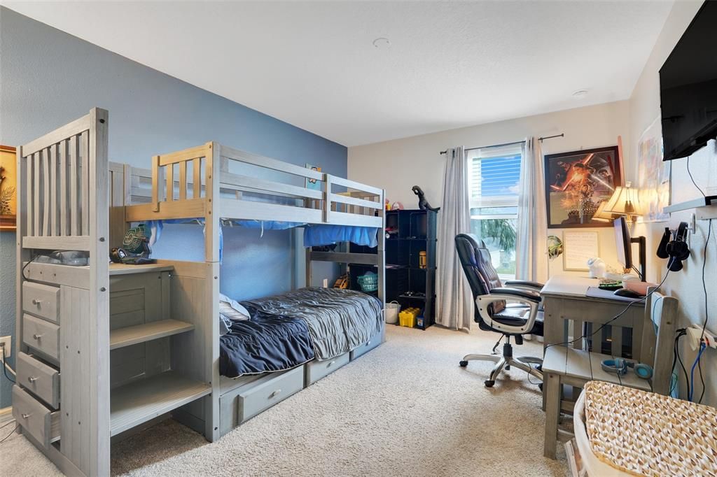 For Sale: $390,000 (5 beds, 3 baths, 3075 Square Feet)