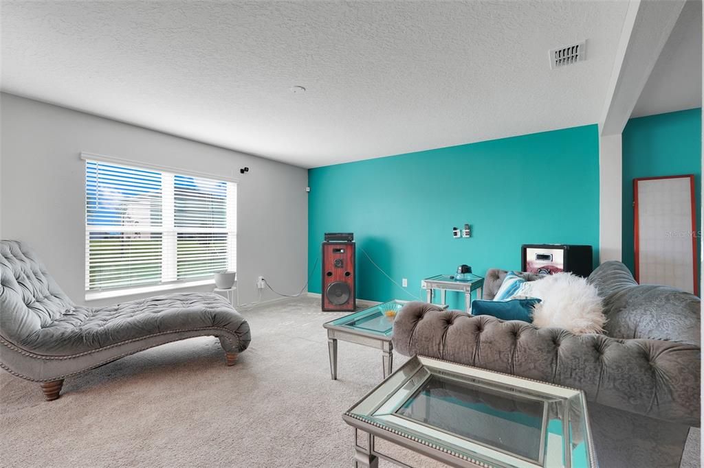 For Sale: $390,000 (5 beds, 3 baths, 3075 Square Feet)