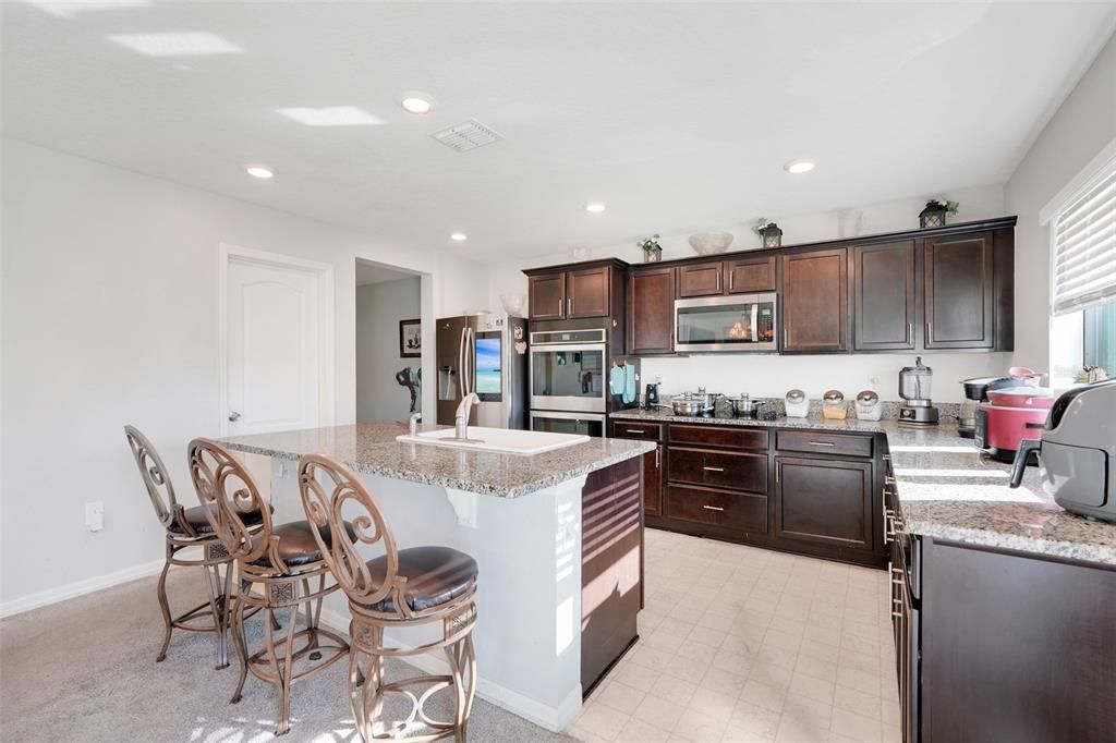 For Sale: $390,000 (5 beds, 3 baths, 3075 Square Feet)