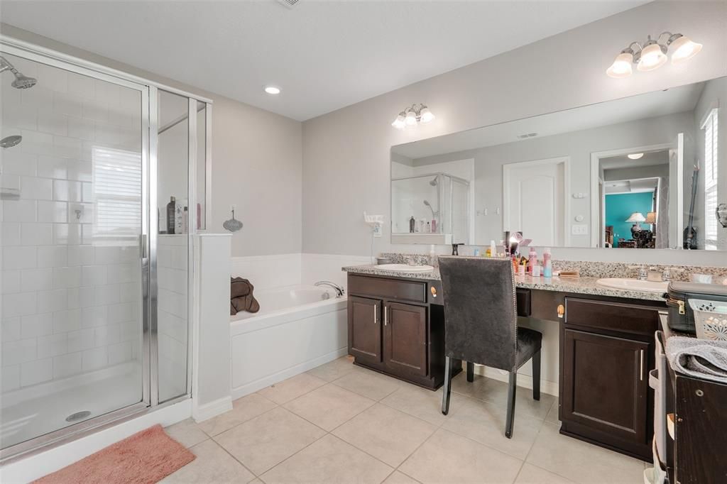 For Sale: $390,000 (5 beds, 3 baths, 3075 Square Feet)