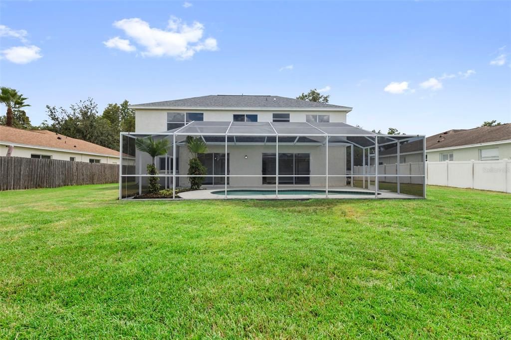 合同活跃: $744,900 (5 贝兹, 2 浴室, 3232 平方英尺)