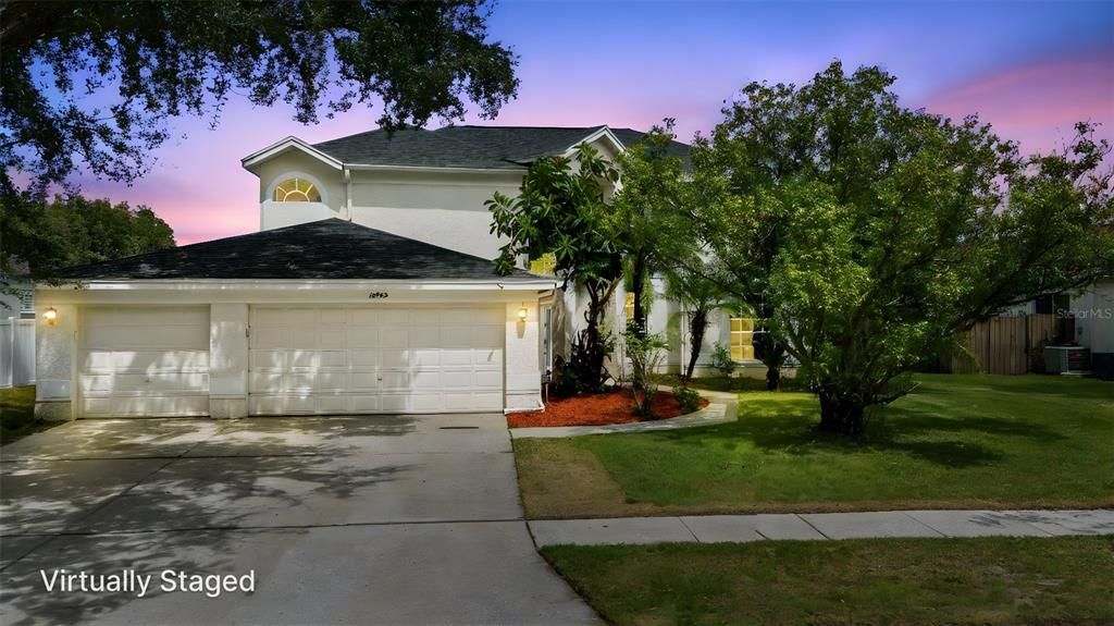 合同活跃: $744,900 (5 贝兹, 2 浴室, 3232 平方英尺)