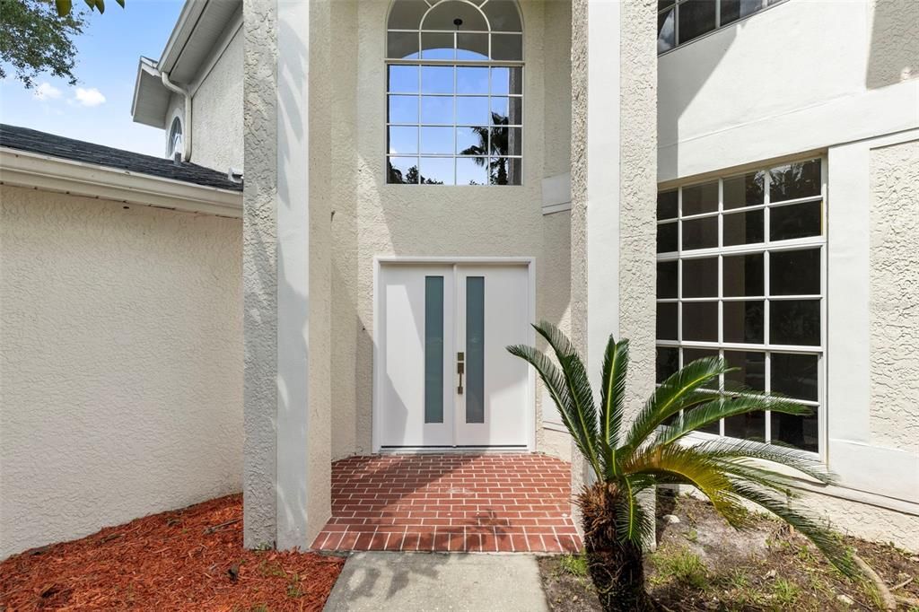 合同活跃: $744,900 (5 贝兹, 2 浴室, 3232 平方英尺)