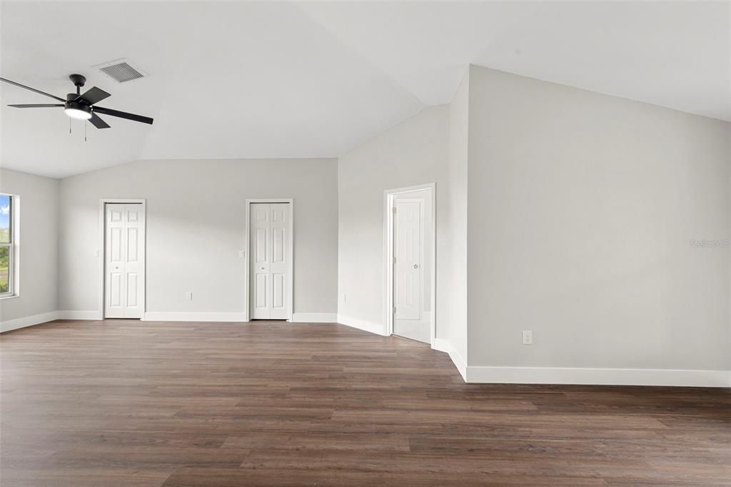 合同活跃: $744,900 (5 贝兹, 2 浴室, 3232 平方英尺)