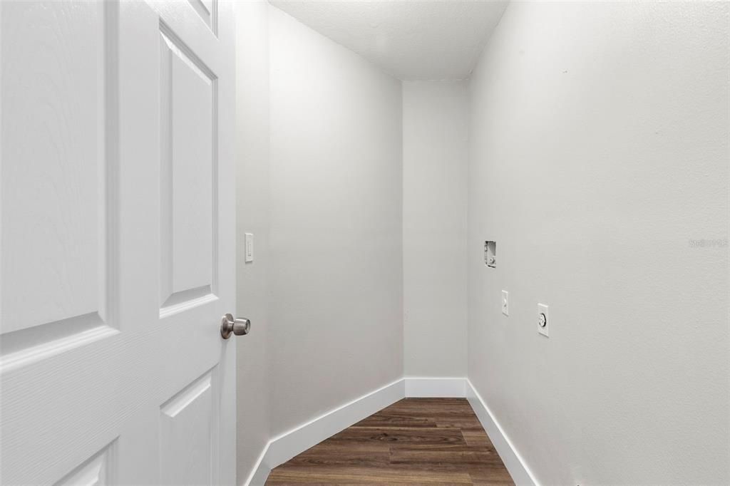 合同活跃: $744,900 (5 贝兹, 2 浴室, 3232 平方英尺)