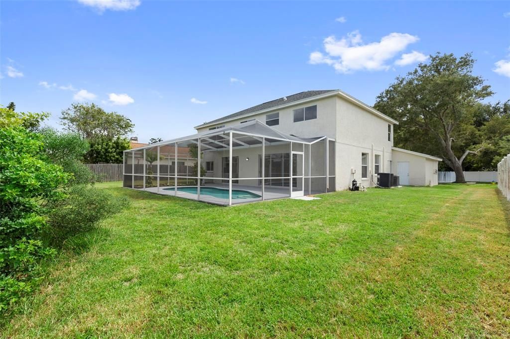 合同活跃: $744,900 (5 贝兹, 2 浴室, 3232 平方英尺)