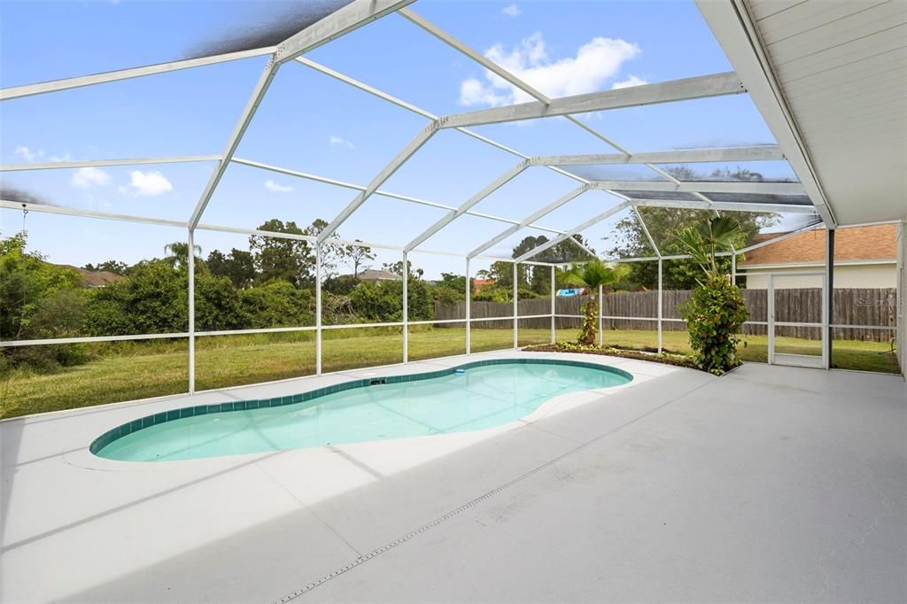 合同活跃: $744,900 (5 贝兹, 2 浴室, 3232 平方英尺)