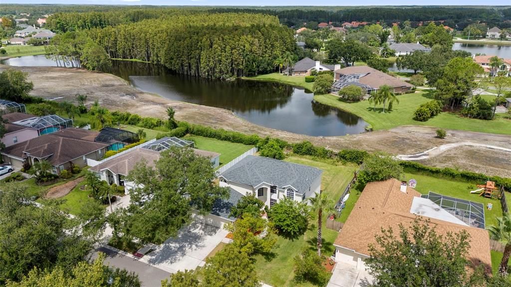 合同活跃: $744,900 (5 贝兹, 2 浴室, 3232 平方英尺)