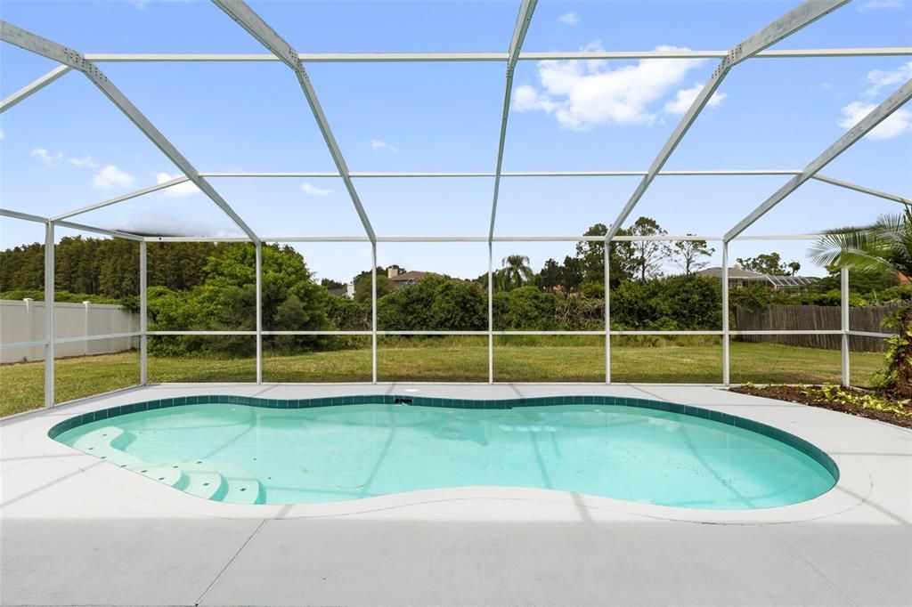 合同活跃: $744,900 (5 贝兹, 2 浴室, 3232 平方英尺)