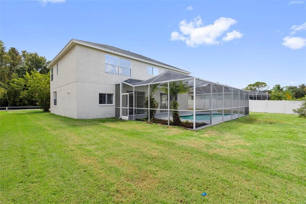 合同活跃: $744,900 (5 贝兹, 2 浴室, 3232 平方英尺)