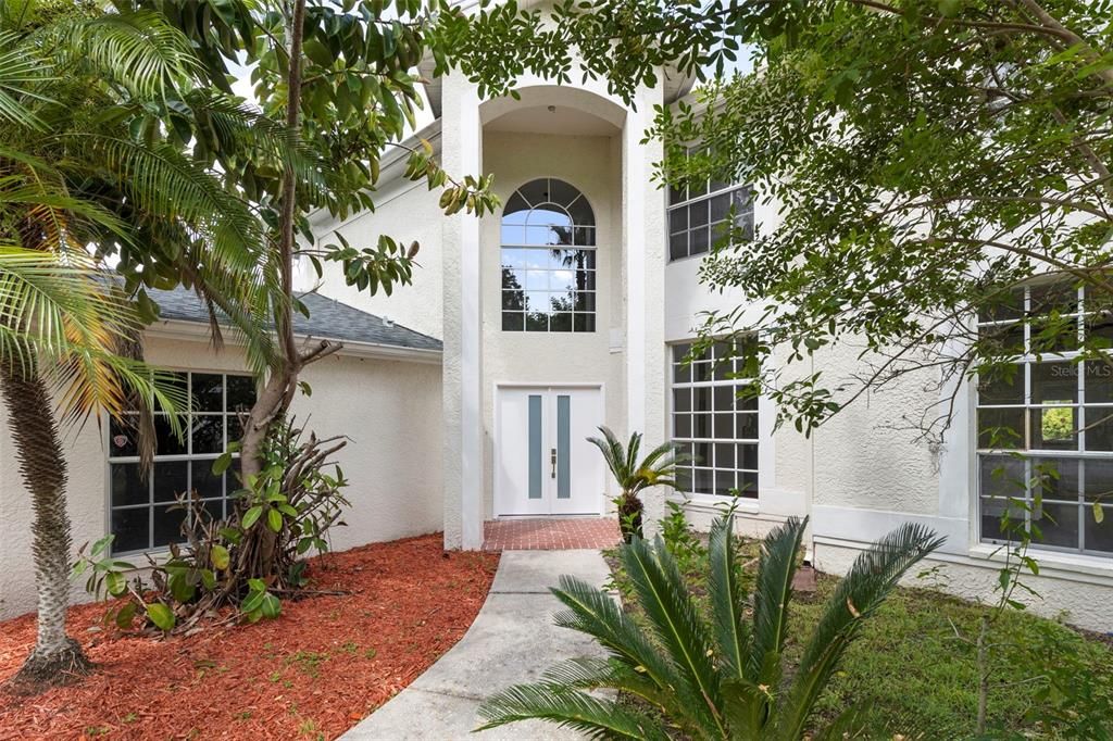 合同活跃: $744,900 (5 贝兹, 2 浴室, 3232 平方英尺)