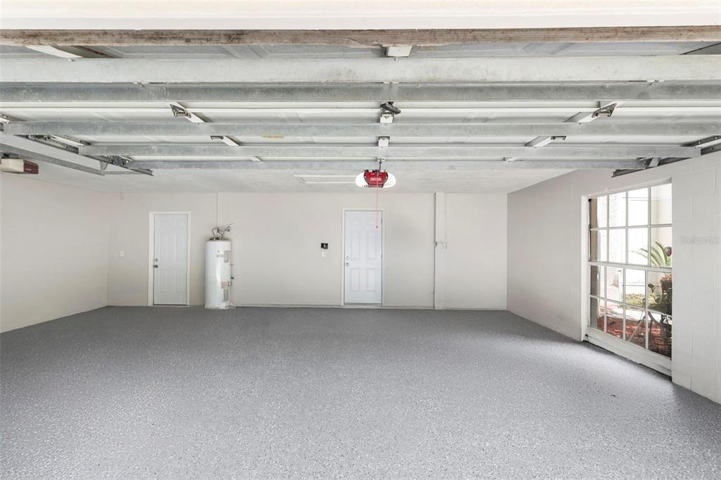 合同活跃: $744,900 (5 贝兹, 2 浴室, 3232 平方英尺)