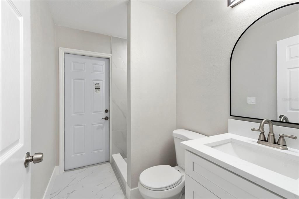 合同活跃: $744,900 (5 贝兹, 2 浴室, 3232 平方英尺)