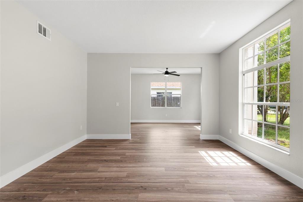 合同活跃: $744,900 (5 贝兹, 2 浴室, 3232 平方英尺)