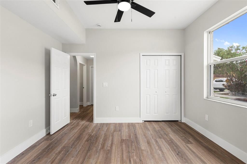 合同活跃: $744,900 (5 贝兹, 2 浴室, 3232 平方英尺)