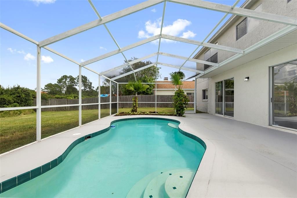 合同活跃: $744,900 (5 贝兹, 2 浴室, 3232 平方英尺)