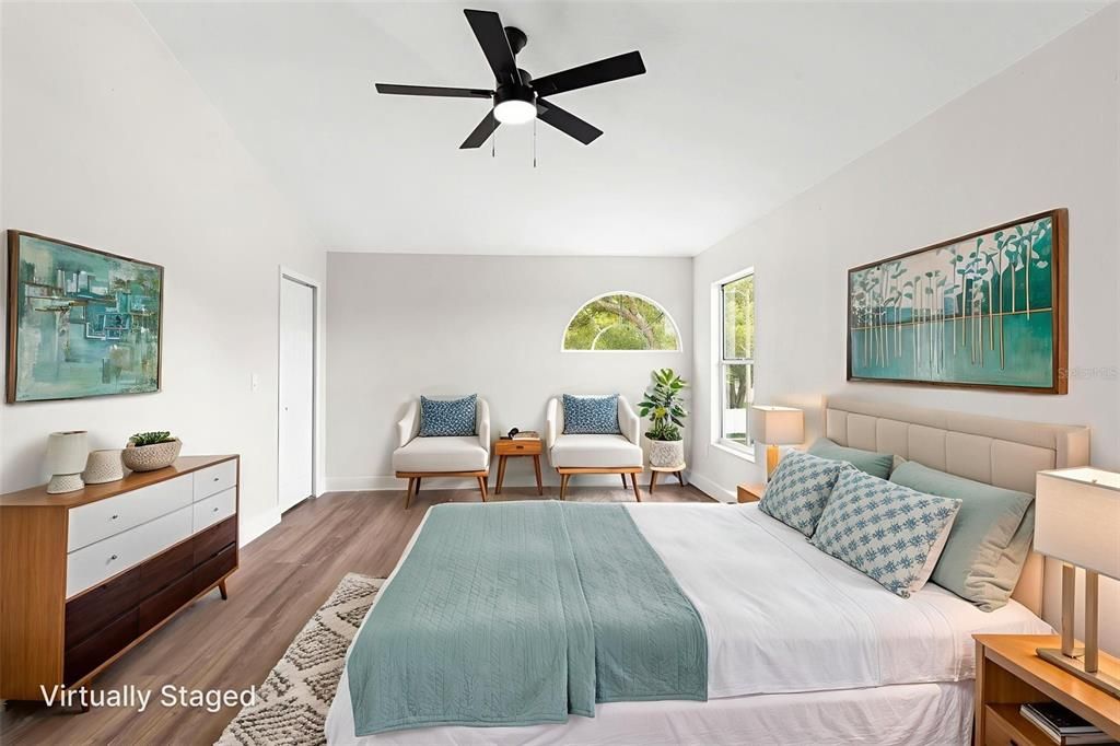 合同活跃: $744,900 (5 贝兹, 2 浴室, 3232 平方英尺)