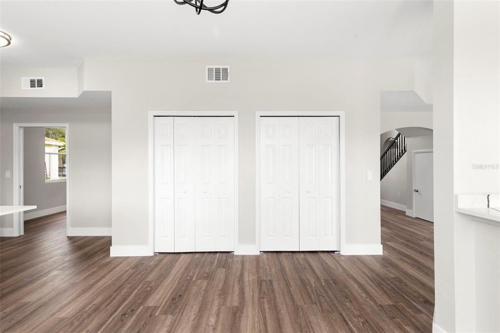 合同活跃: $744,900 (5 贝兹, 2 浴室, 3232 平方英尺)