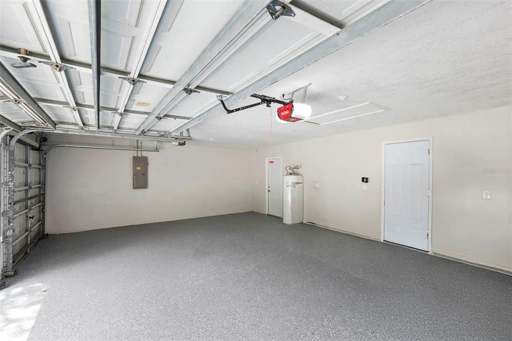 合同活跃: $744,900 (5 贝兹, 2 浴室, 3232 平方英尺)