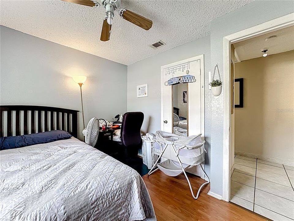 合同活跃: $249,900 (3 贝兹, 2 浴室, 1348 平方英尺)