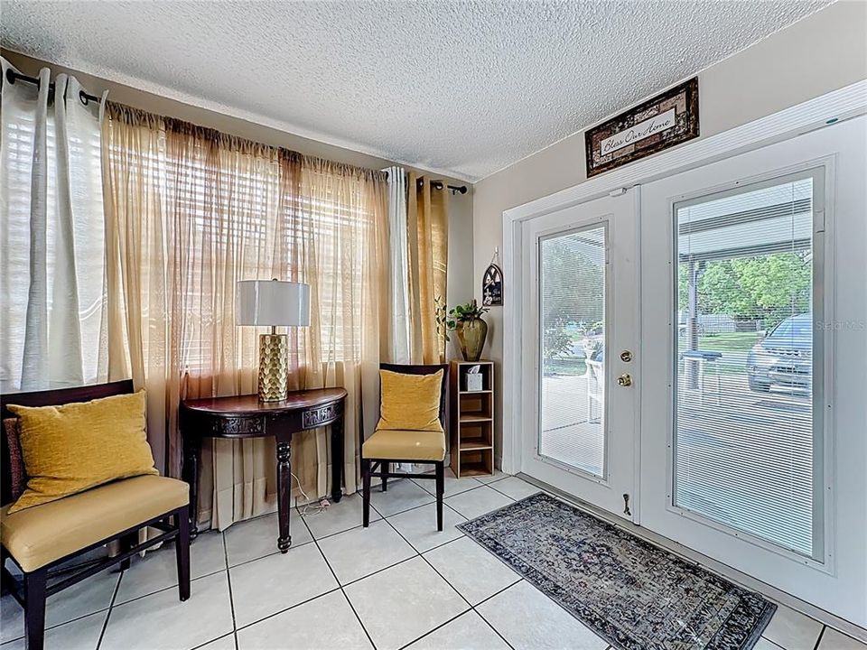 合同活跃: $249,900 (3 贝兹, 2 浴室, 1348 平方英尺)