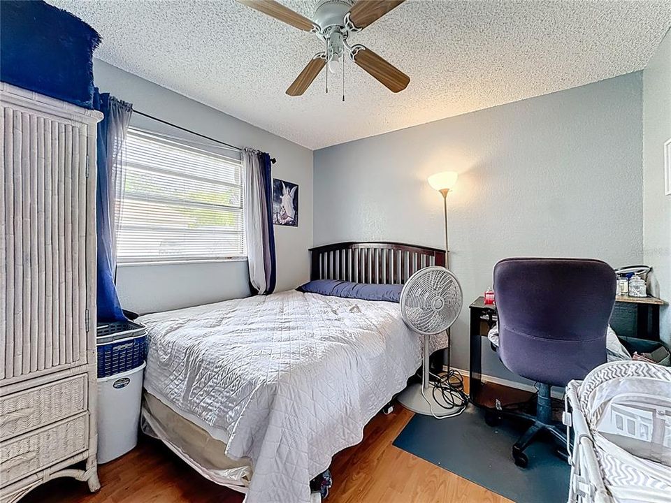 合同活跃: $249,900 (3 贝兹, 2 浴室, 1348 平方英尺)