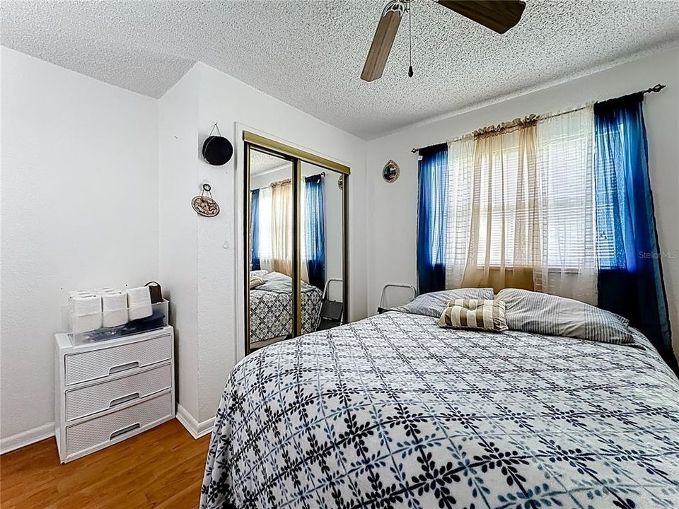 合同活跃: $249,900 (3 贝兹, 2 浴室, 1348 平方英尺)