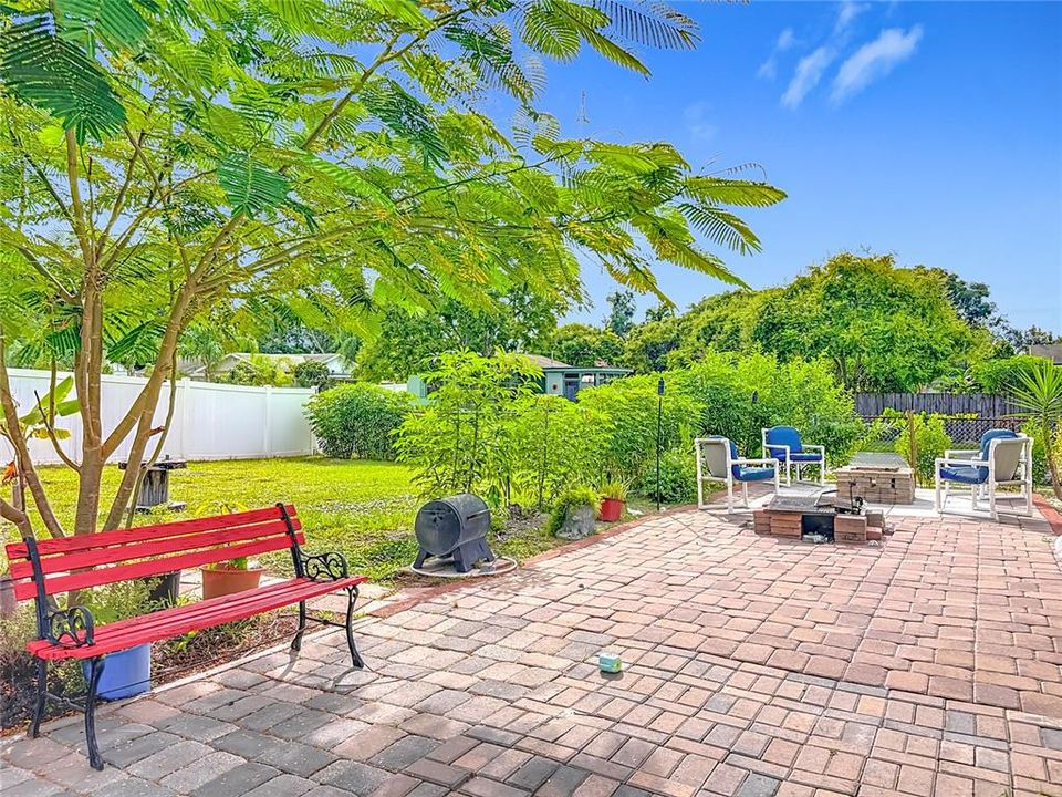 合同活跃: $249,900 (3 贝兹, 2 浴室, 1348 平方英尺)