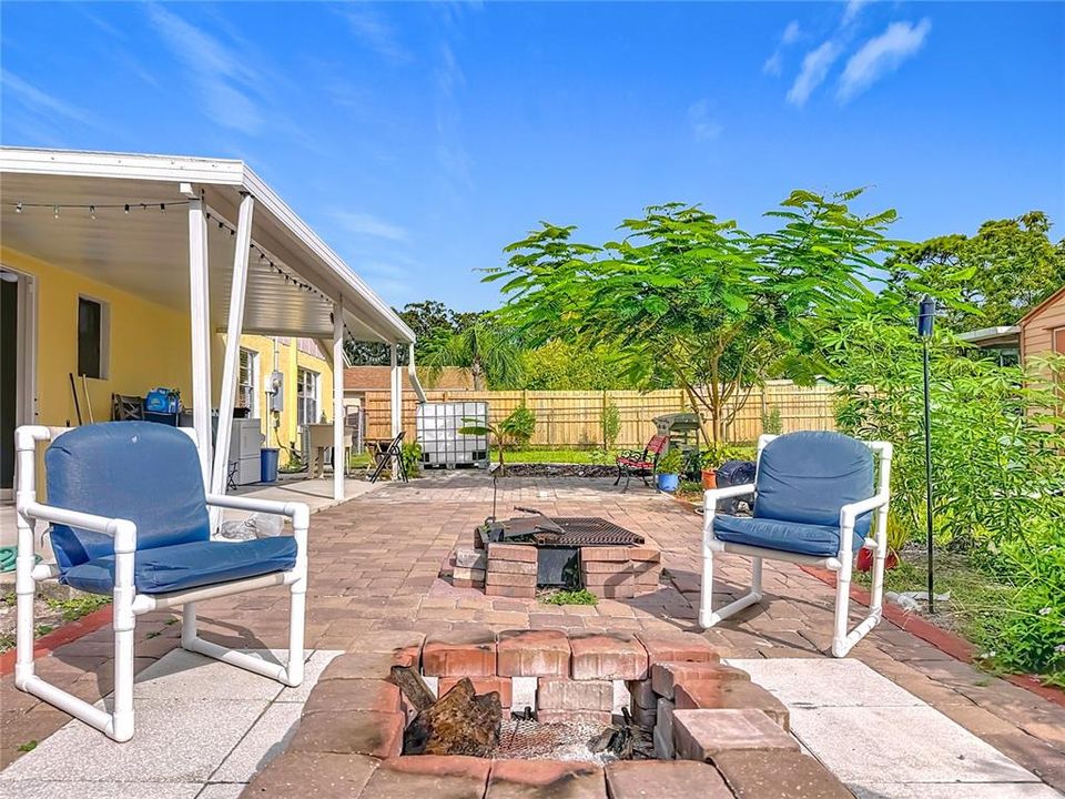 合同活跃: $249,900 (3 贝兹, 2 浴室, 1348 平方英尺)