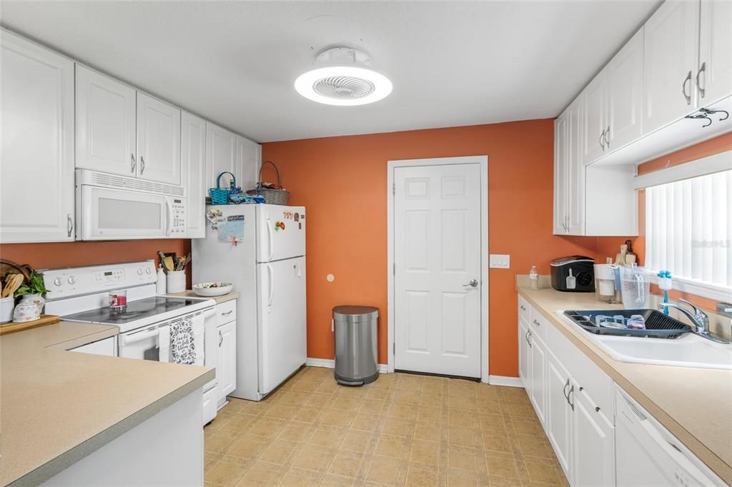 En Venta: $995,405 (4 camas, 3 baños, 3169 Pies cuadrados)