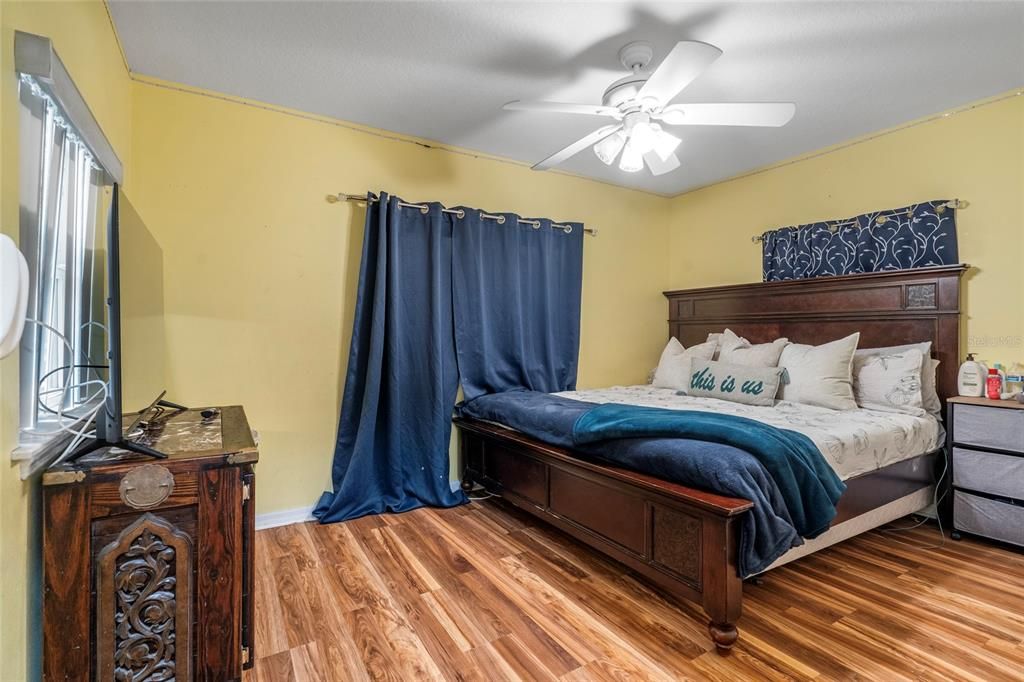 En Venta: $995,405 (4 camas, 3 baños, 3169 Pies cuadrados)