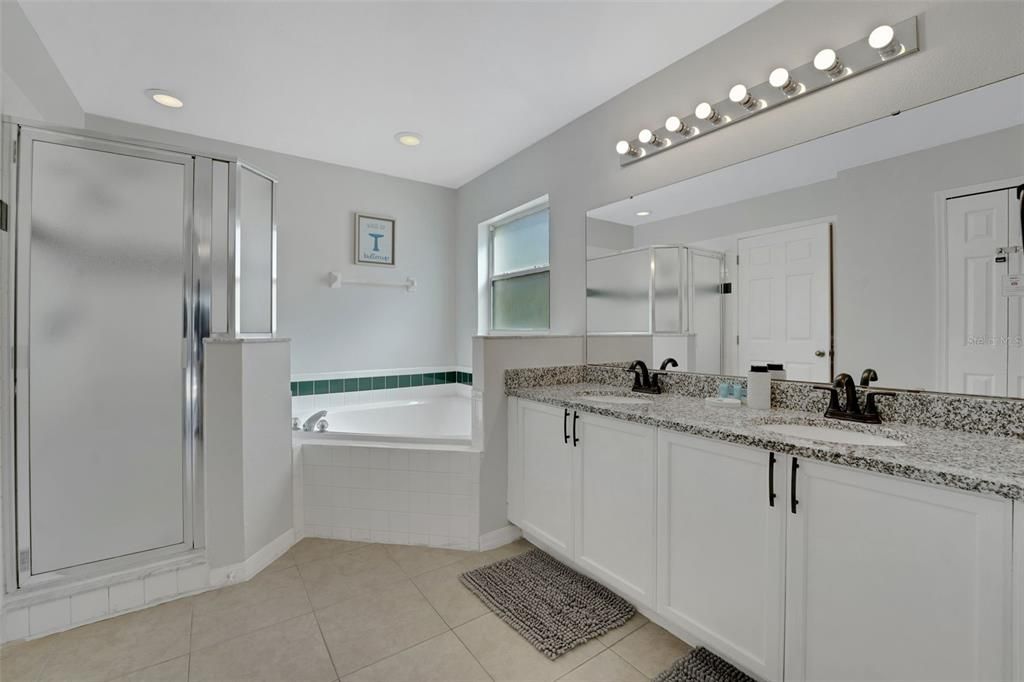 For Sale: $475,000 (5 beds, 2 baths, 2032 Square Feet)