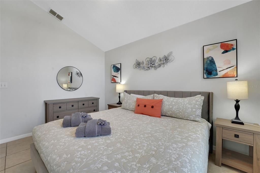 For Sale: $475,000 (5 beds, 2 baths, 2032 Square Feet)